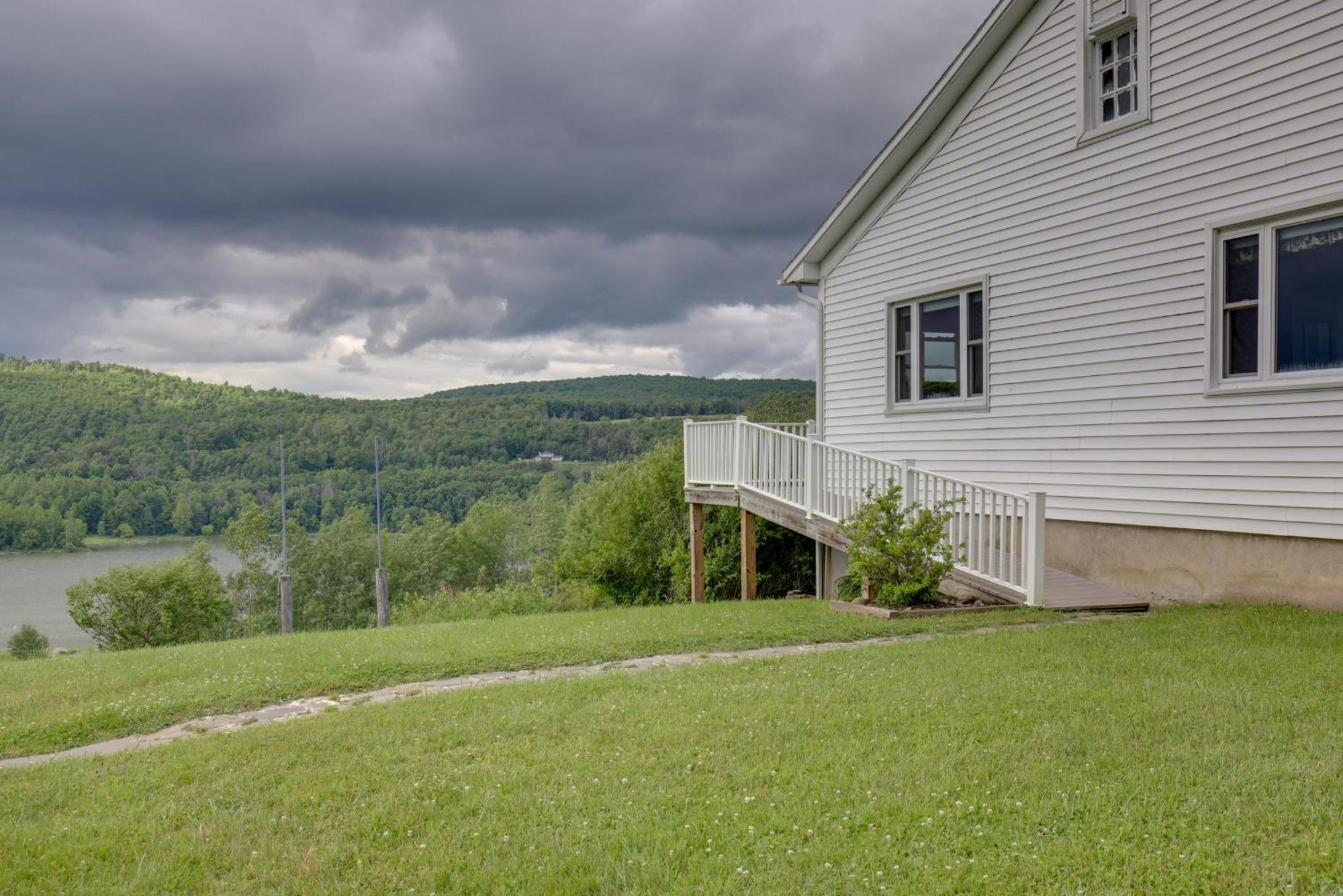 Lawrenceville Apartment With Deck Near Gaming Lands! Екстериор снимка