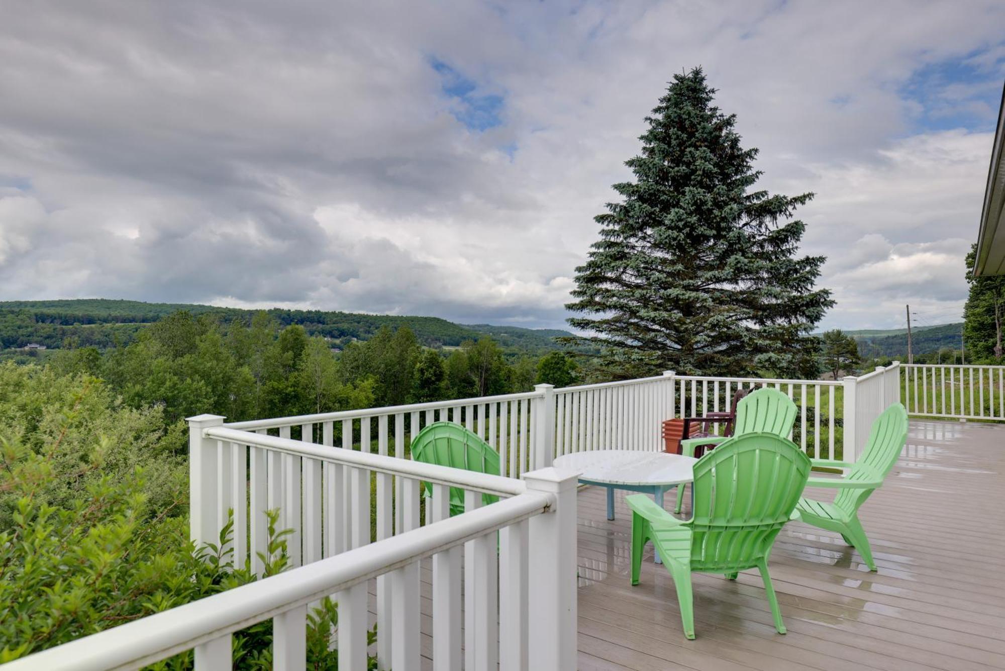 Lawrenceville Apartment With Deck Near Gaming Lands! Екстериор снимка