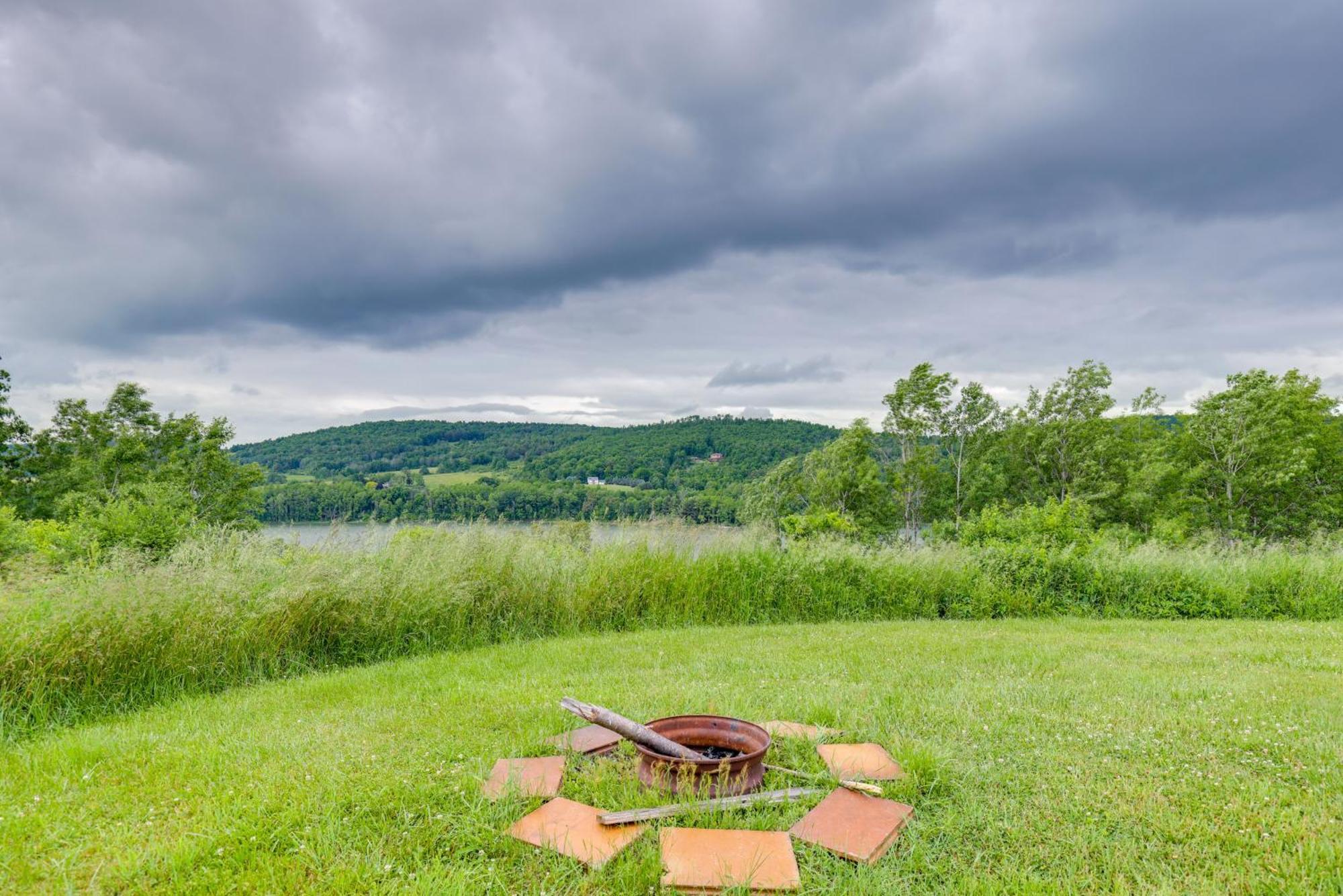 Lawrenceville Apartment With Deck Near Gaming Lands! Екстериор снимка