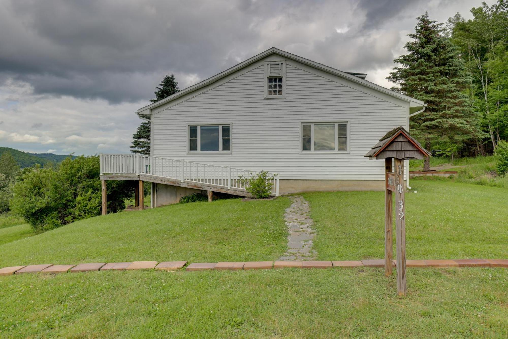Lawrenceville Apartment With Deck Near Gaming Lands! Екстериор снимка