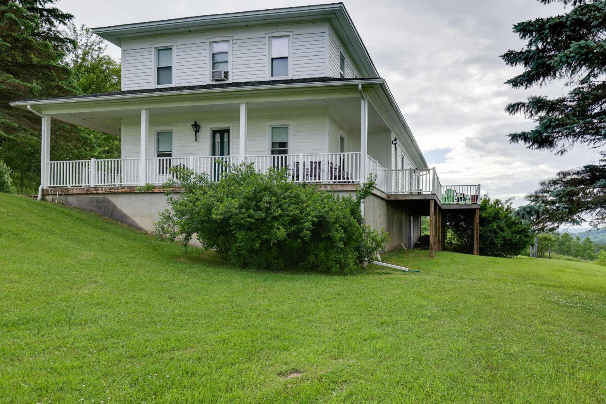 Lawrenceville Apartment With Deck Near Gaming Lands! Екстериор снимка