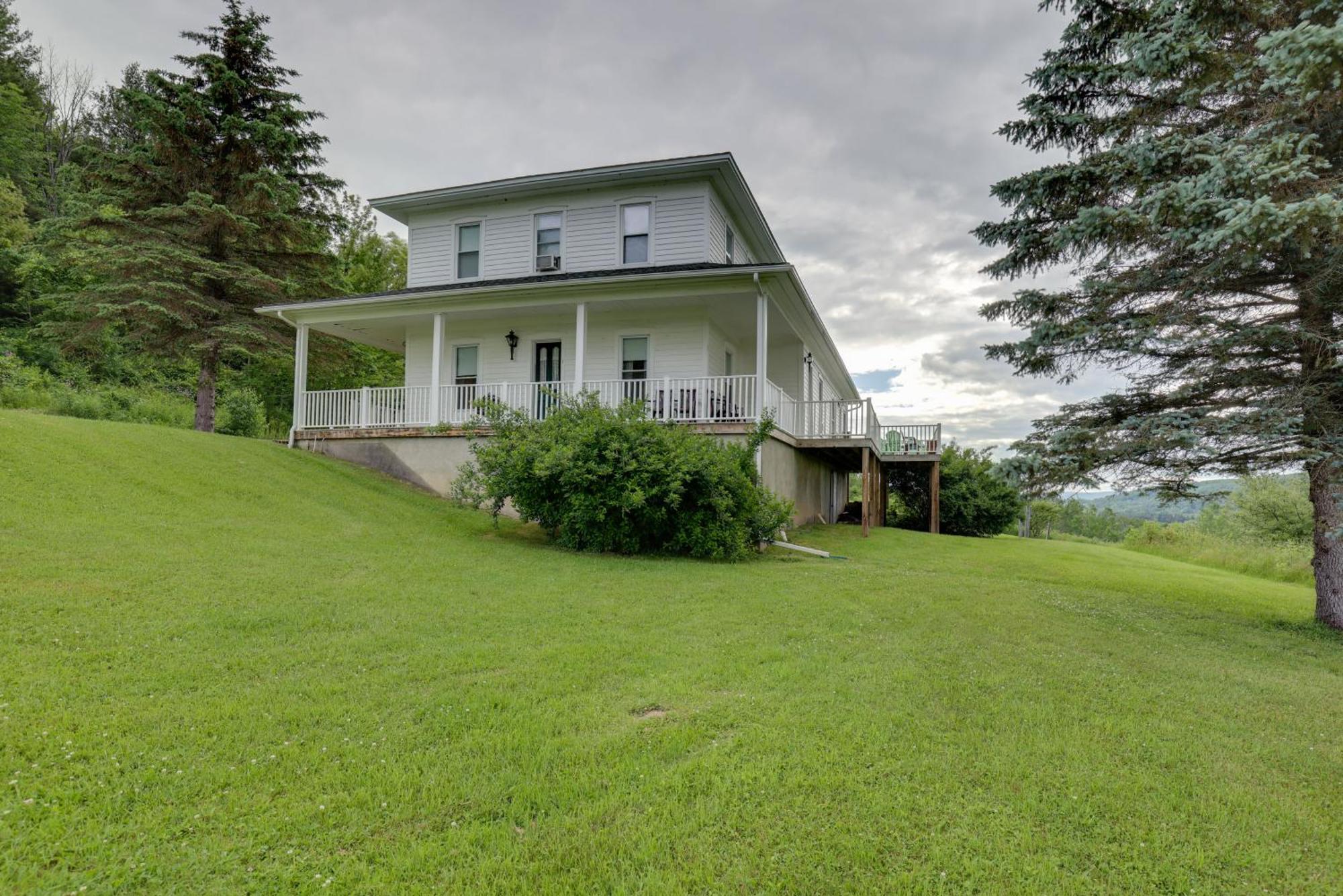 Lawrenceville Apartment With Deck Near Gaming Lands! Екстериор снимка